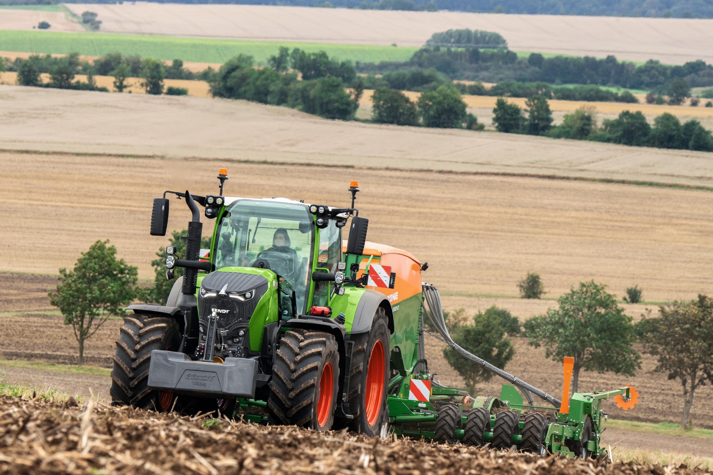 Six cylinders in a compact tractor is the new concept from Fendt