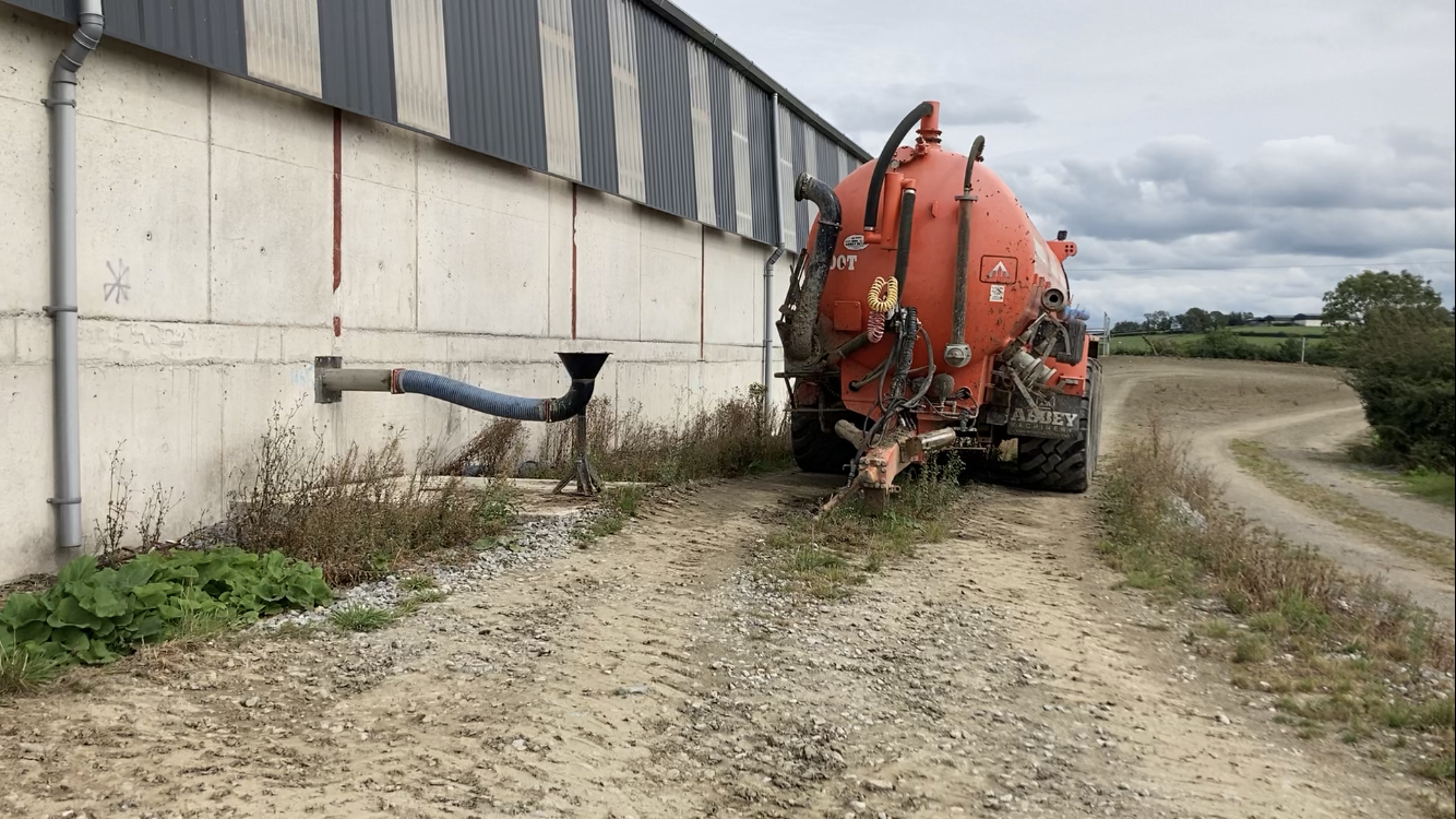 Slurry can be taken from the tank in the shed instantly. The Mahers turn on the aeration system just before taking slurry out to ensure its well mixed and that it is not just water that settles at the top isn't just sucked up
