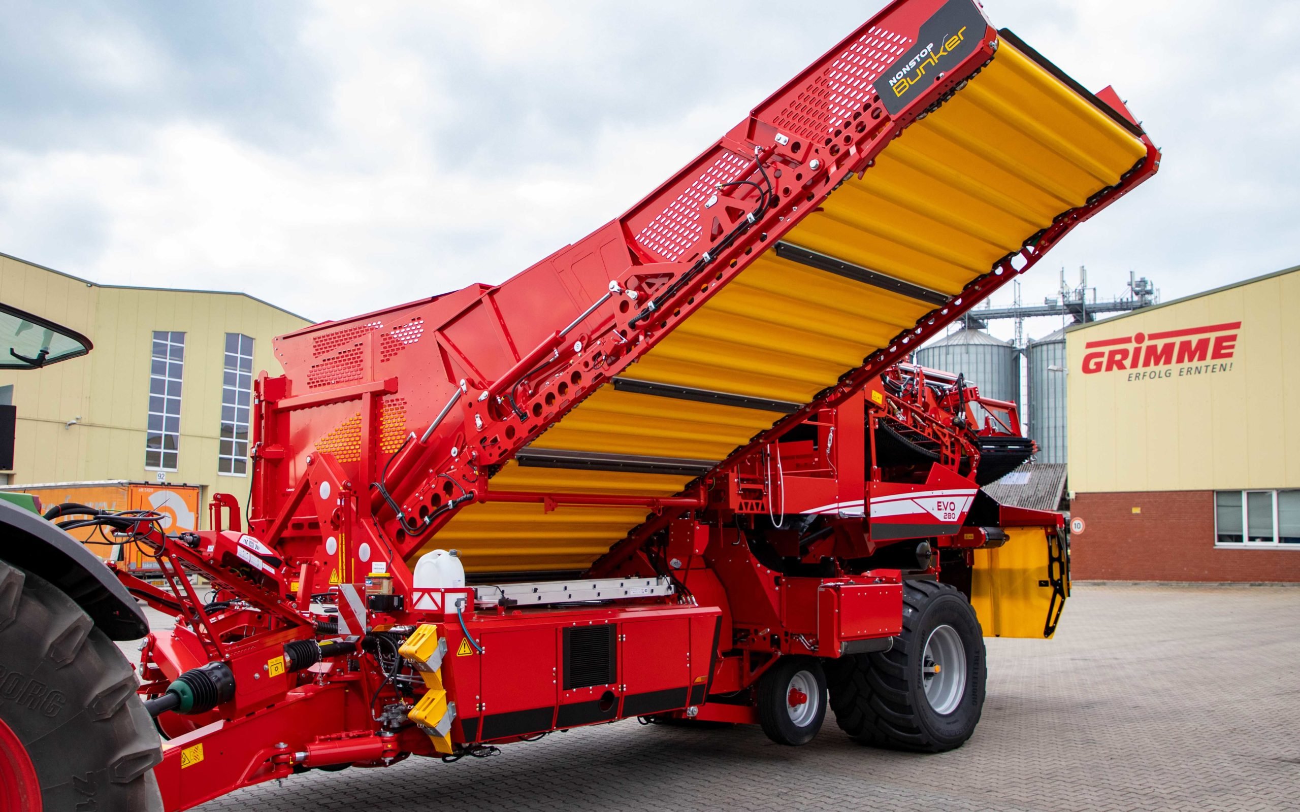 The new Evo non stop bunker harvester has a capacity of 7.5t