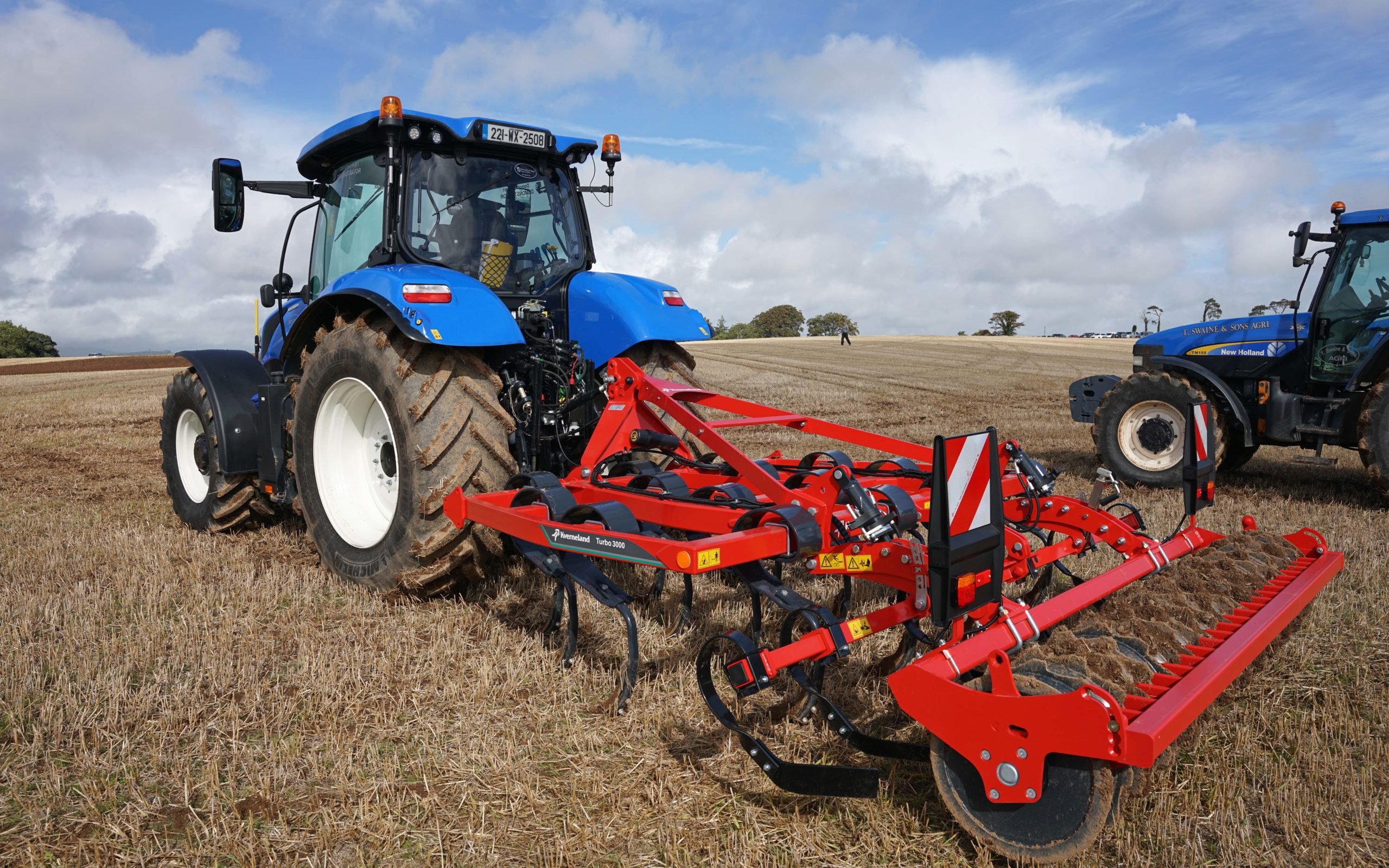 The six-cylinder T7.180 is proving a popular tractor for Donohoe Agri