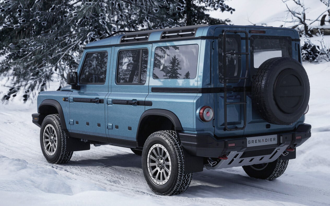 A 115in wheelbase with a short body overhang at front and rear reduces the risk of grounding