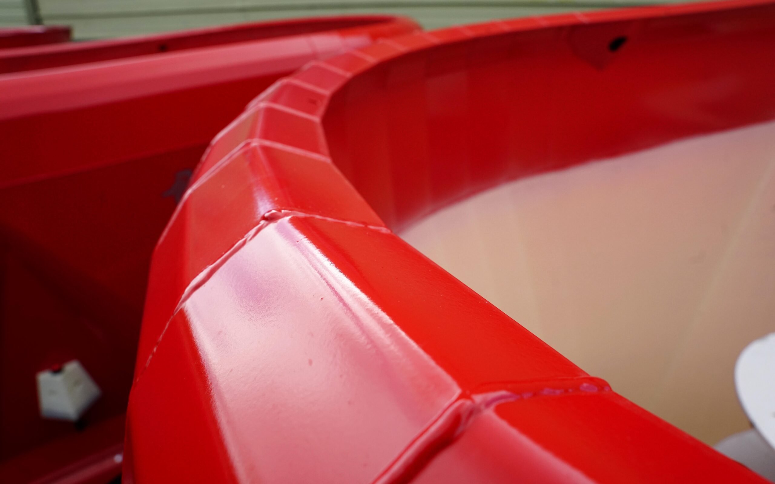 The front and rear of the tub is shaped in flat sections to encourage mixing