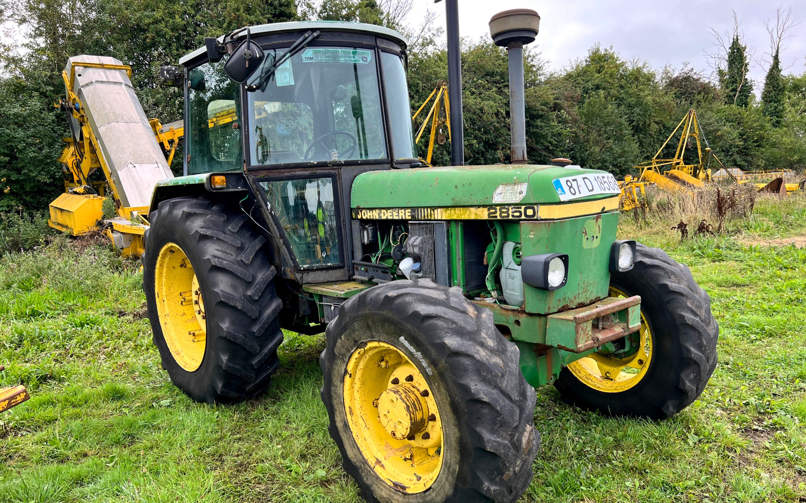 John Deere 2850 from 1987 shows 8,774 hours on the clock and offered 86hp when new