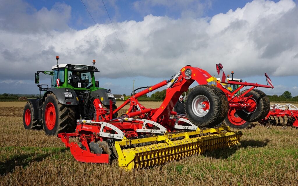 The new knife roller adds to the versatility of Pottinger's Terradisc range