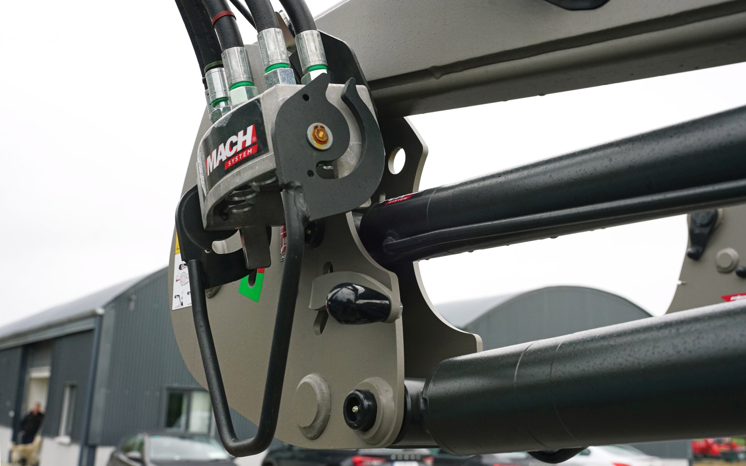 Five hoses and the electrical services are incorporated into the one block on MX loaders