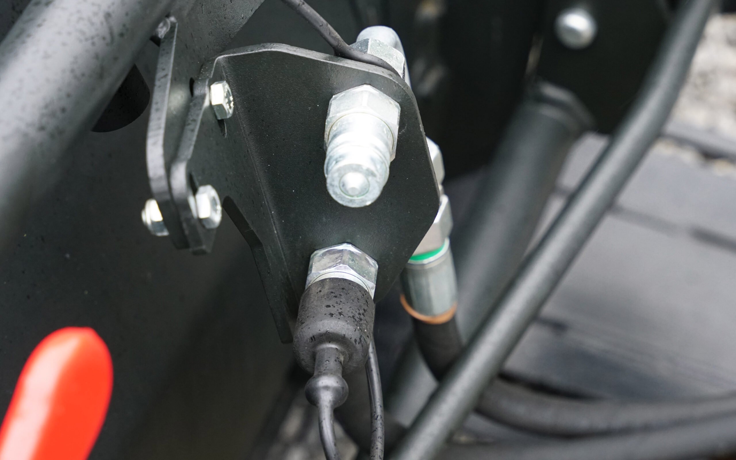 Small details such as a solid plate for mounting the bucket services are important