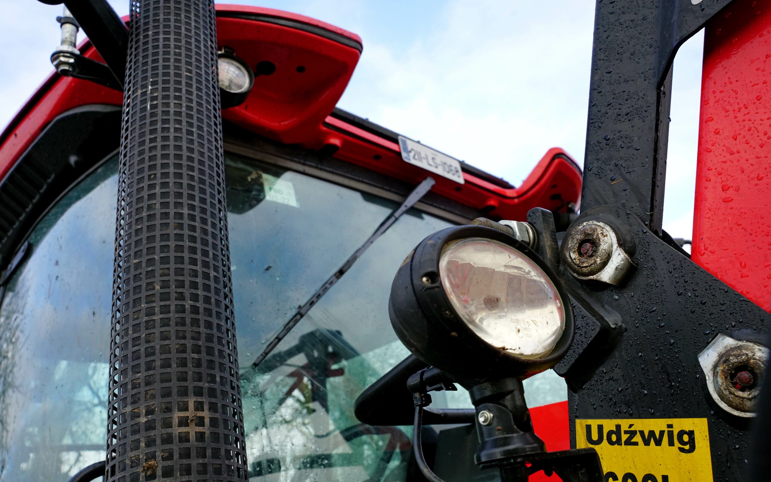 The Proxima is fitted with the 'Hi vis' cab which comes as standard on the latest models