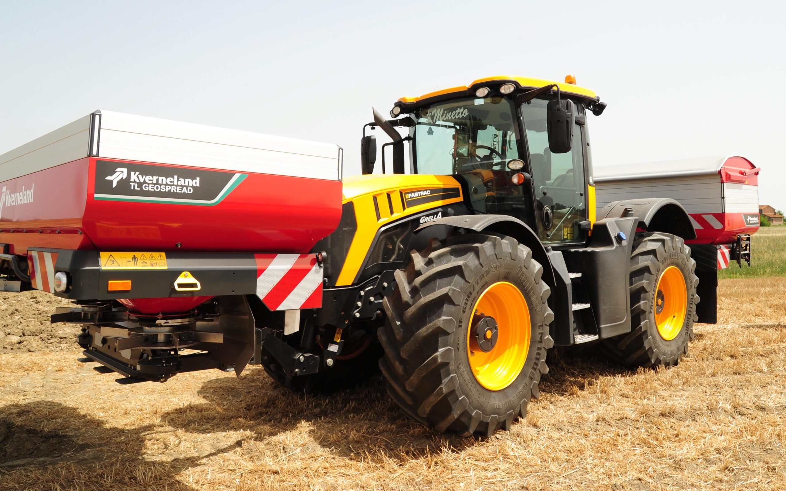 Sustainable TotY 2023: JCB with model JCB FASTRAC 4220 iCON