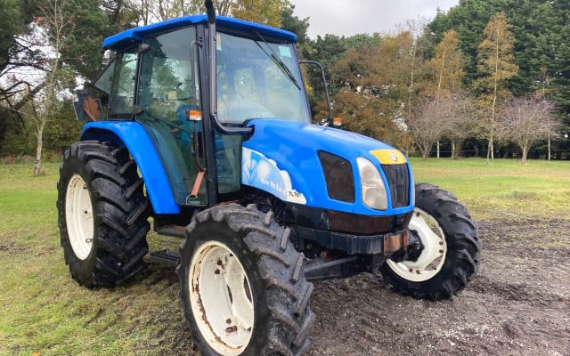 A clean looking 2007 New Holland TL70A 4WD tractor, 4,484 hours displayed on clock, new battery