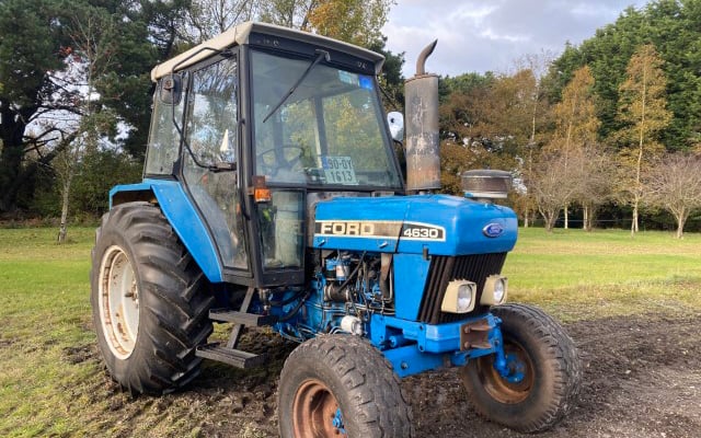 1990 Ford 4630 2WD tractor, 2,940 hours displayed on clock