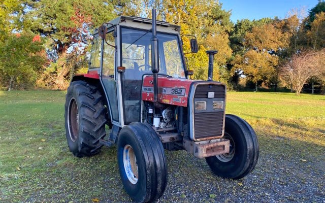 1994 Massey Ferguson 362 2WD tractor, 6,039 hours displayed on clock