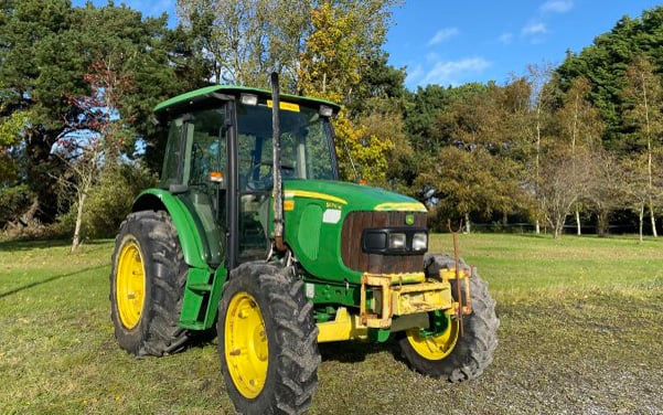 2012 John Deere 5070M 4WD tractor, 2,698 hours displayed on clock