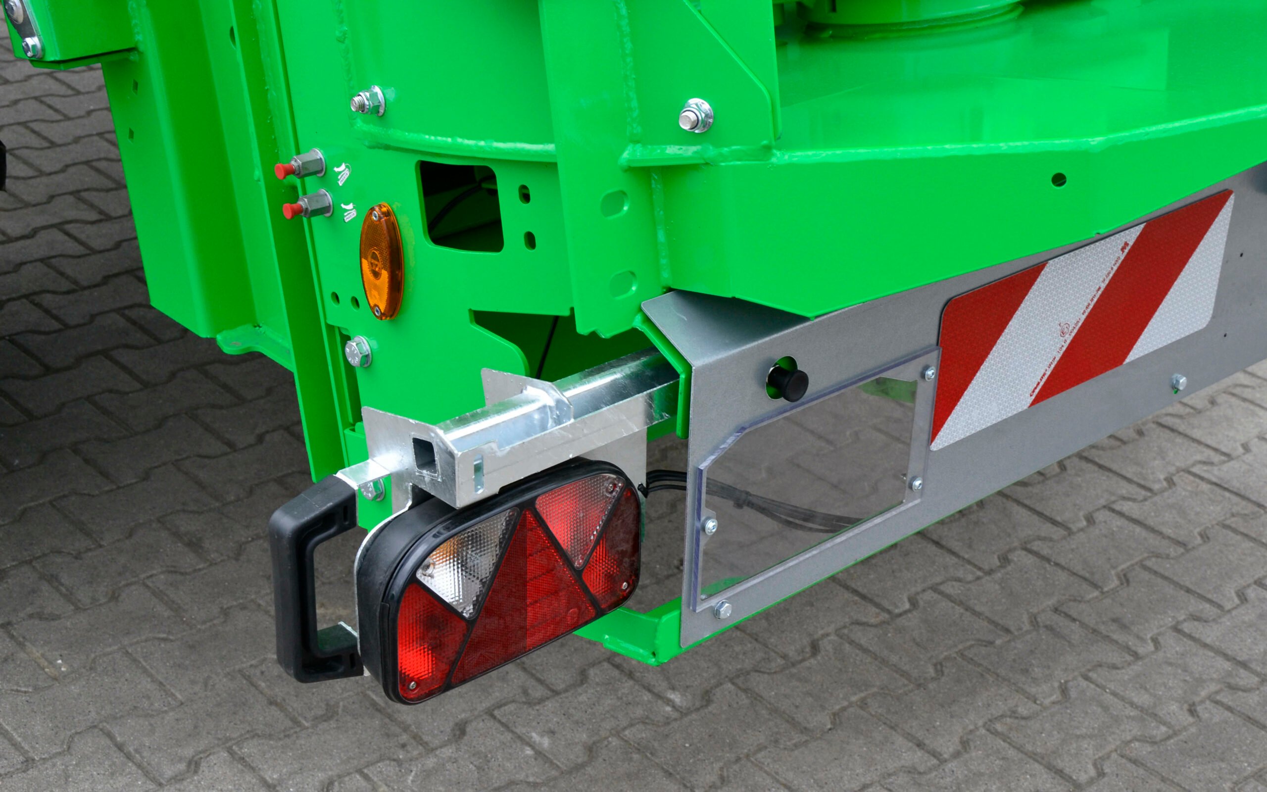 The lights can be moved inwards to protect them during spreading
