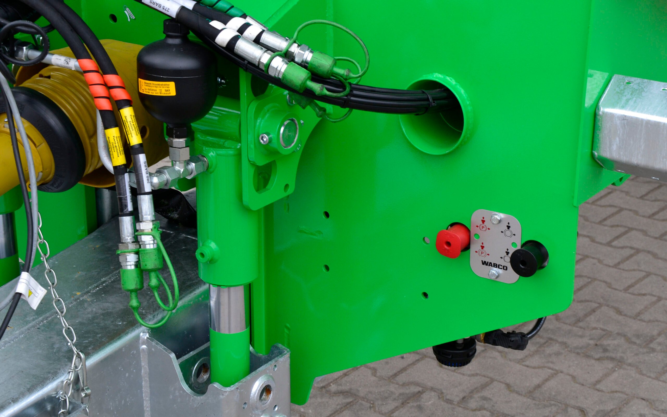 Drawbar suspension is by hydraulic ram and accumulator