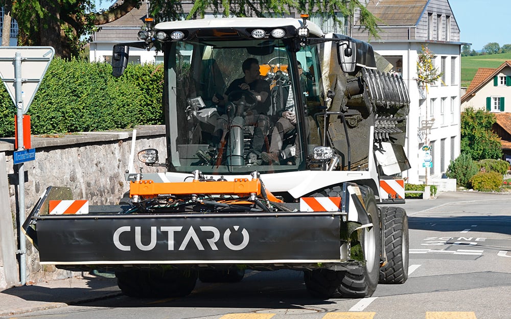Compact in size and nimble in the field, yet it boasts an 11m cut