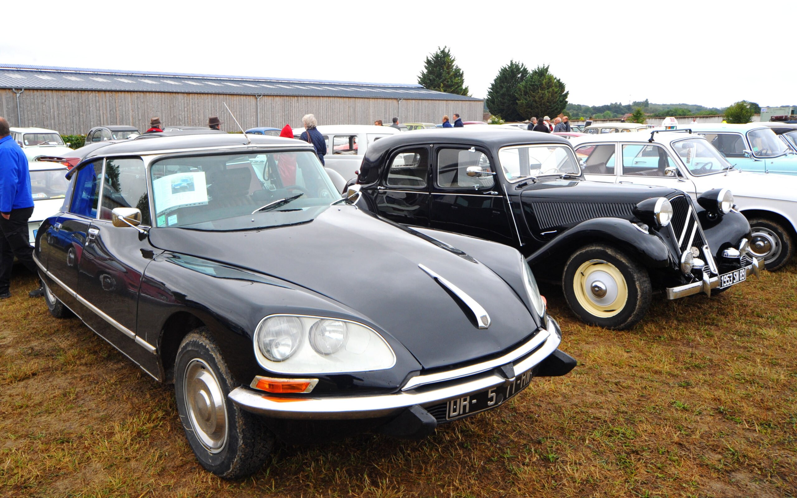 And finally, no classic vehicle rally in France would be complete without those two ground breaking cars from Citroen, the DS and the Traction Avant