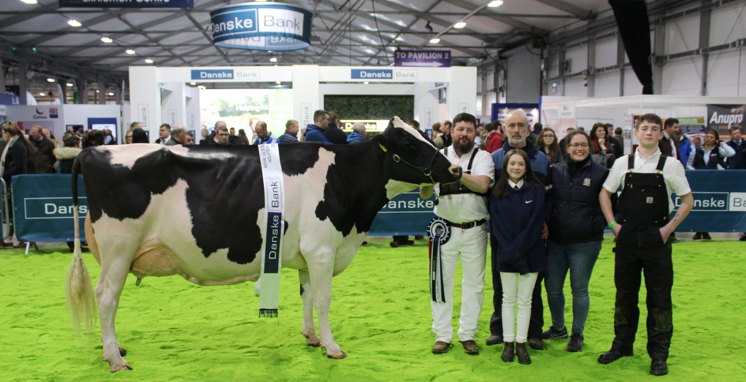 The Murphy family with the 2022 RUAS Winter Fair Holstein Champion