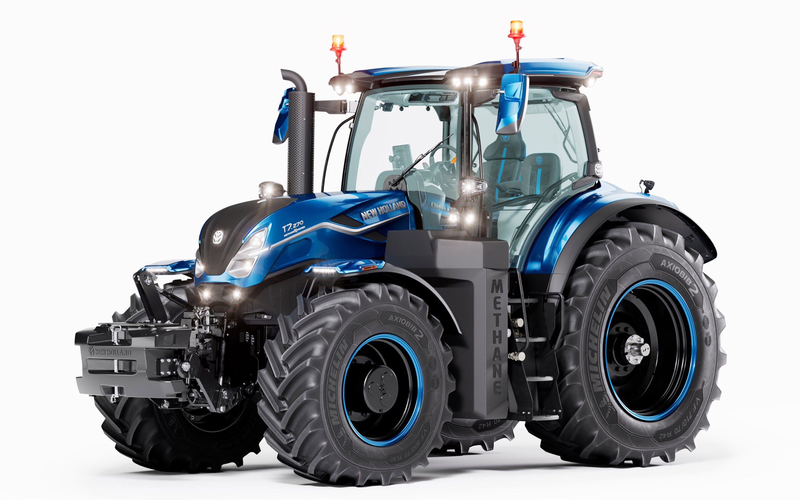 Without the need to bolt bulky cylinders to the cab, the LNG-powered tractor looks much like its diesel counterpart