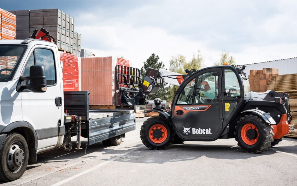 The smallest Bobcat telehandler yet has a maximum lift capacity of 2,500kg