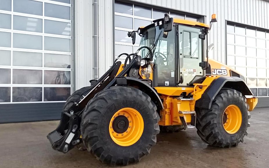 The later of the two loaders, a JCB 419S with a 50km/h transmission made €114,155