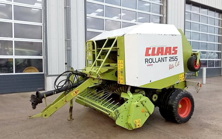 Although the age or bale count was not given, €5,422 would appear to be a good buy of a well kept machine