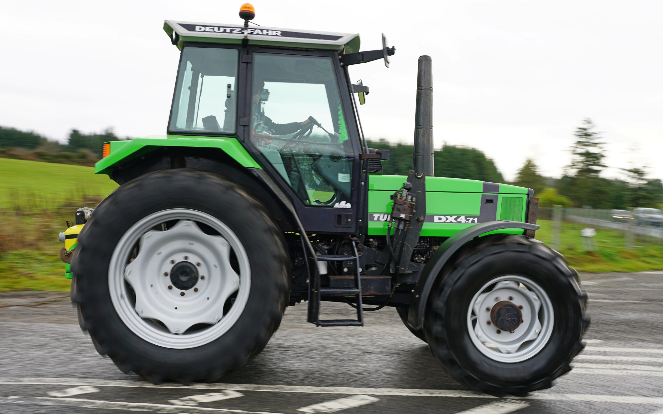 A nicely presented Deutz Fahr DX 4.71 from 1991 was probably the latest air-cooled tractor at the run. Emission standards rang the death knell for engines cooled by the wind so this 91hp model is worth keeping for the great Deutz legacy of such units