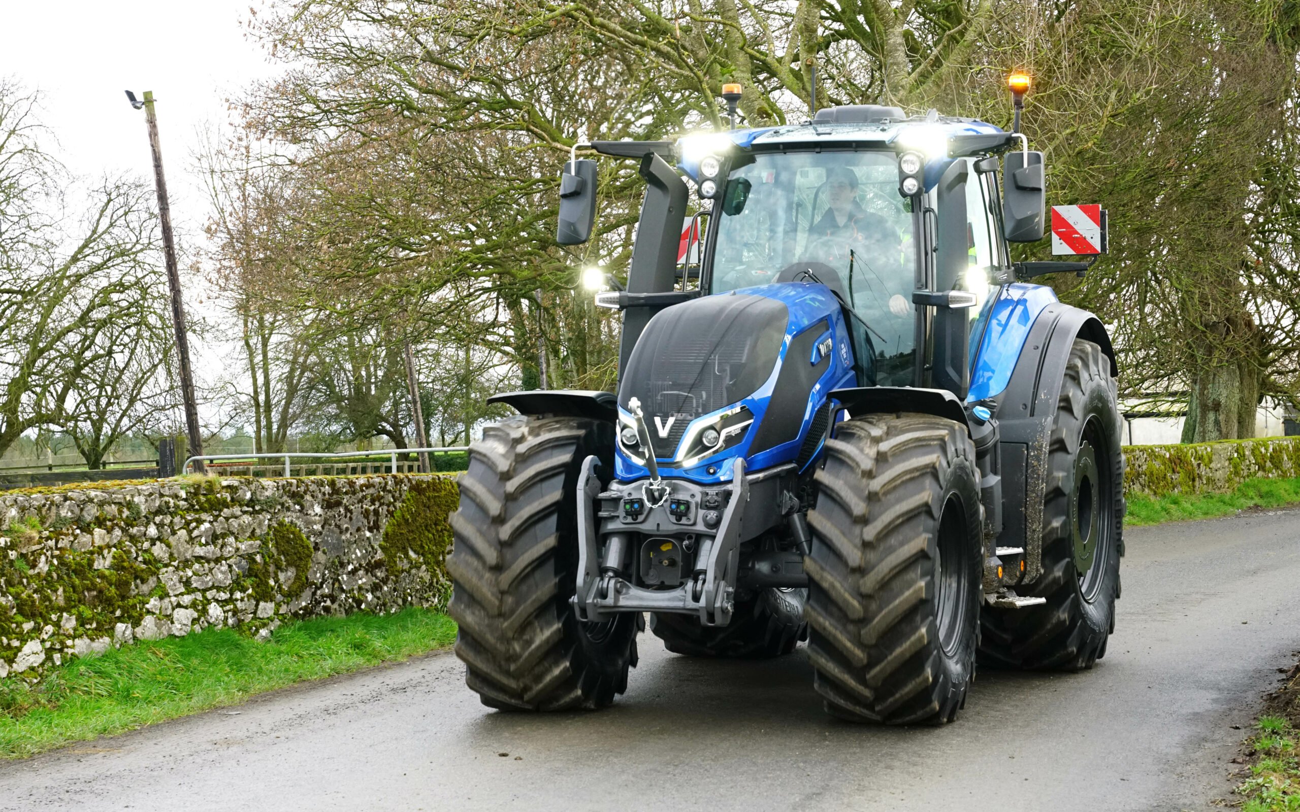 The Aires front axle relies on air rather than oil for its suspension, providing a smooth ride whatever the temperature