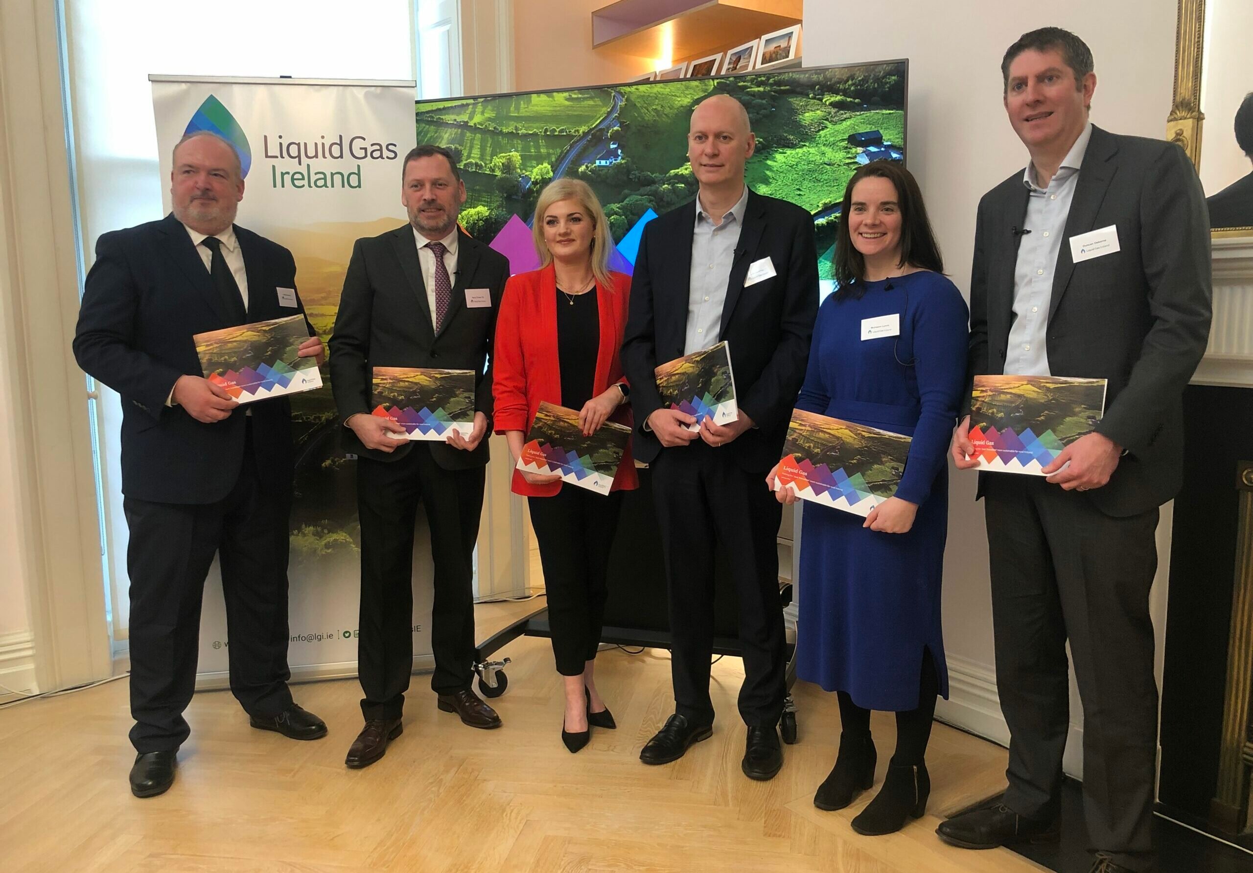 L-R: LGI policy director, Philip Hannon; Fianna Fáil TD for Laois-Offaly, Barry Cowen; Agriland editor, Stella Meehan; managing director at Flogas Ireland, John Rooney; senior research officer (energy economics) at the ESRI, Muireann Lynch; and CEO of Calor Gas, Duncan Osborne