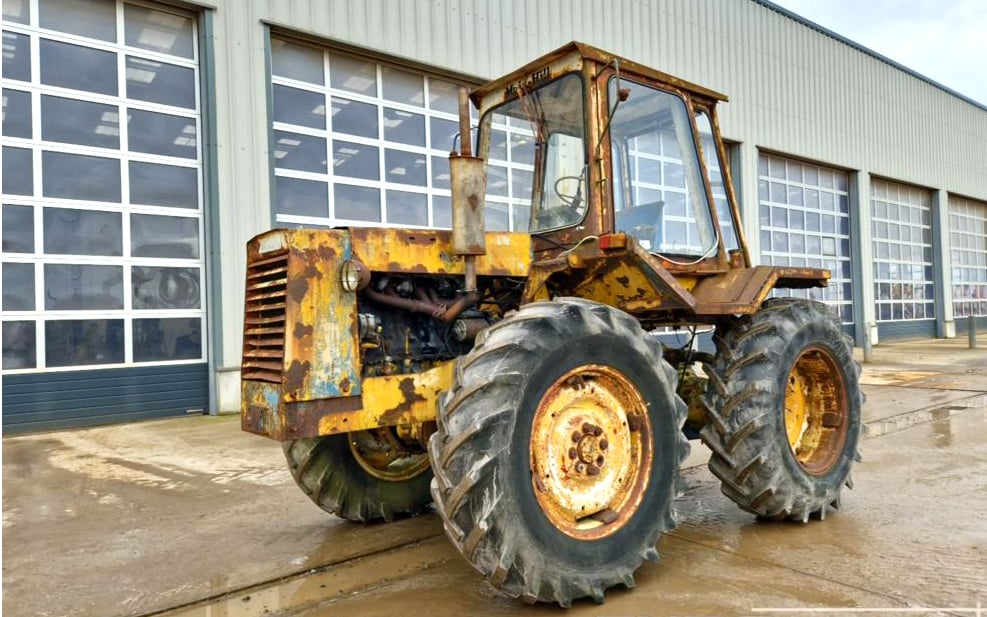 Little is known about this Muir Hill, but they retain their popularity with collectors and the six-cylinder Ford industrial engines which power them are rock-solid units which are easily fixed and maintained