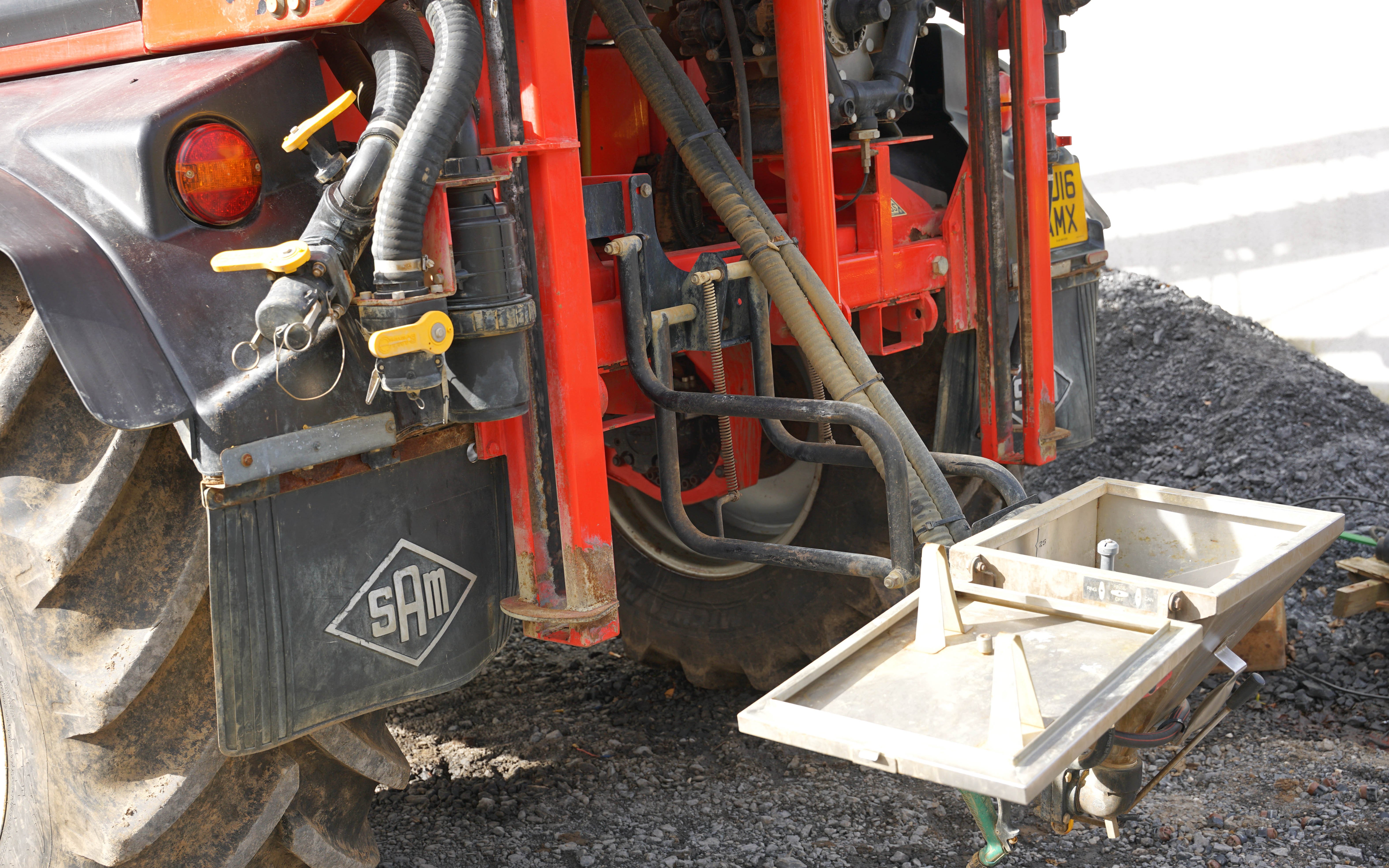 The fill hopper folds down from the rear on the Horizon. On later models it is side mounted