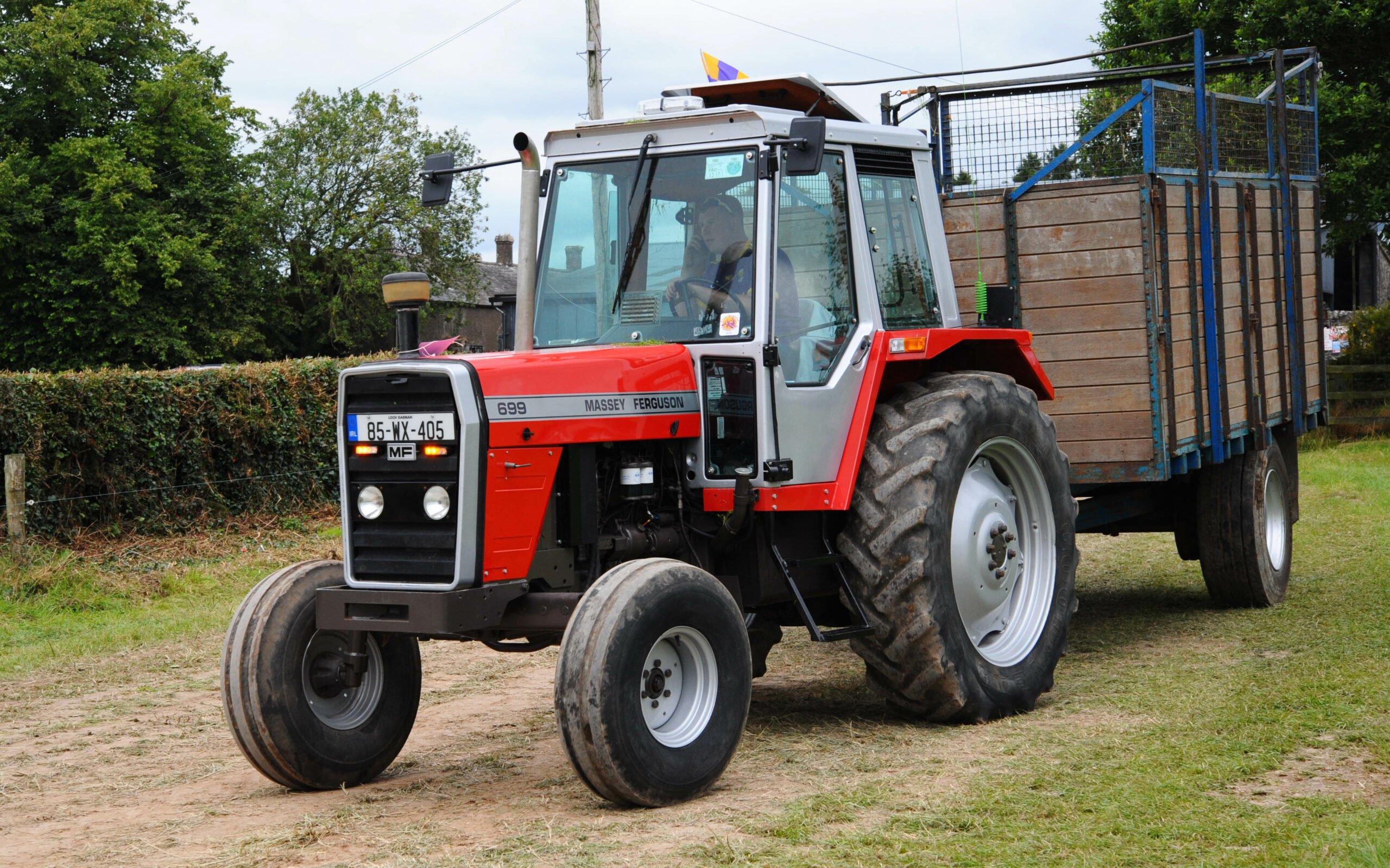 The 95hp Massey Ferguson 699 dates from the mid-1980s, the time at which Scott Campbell joined the company