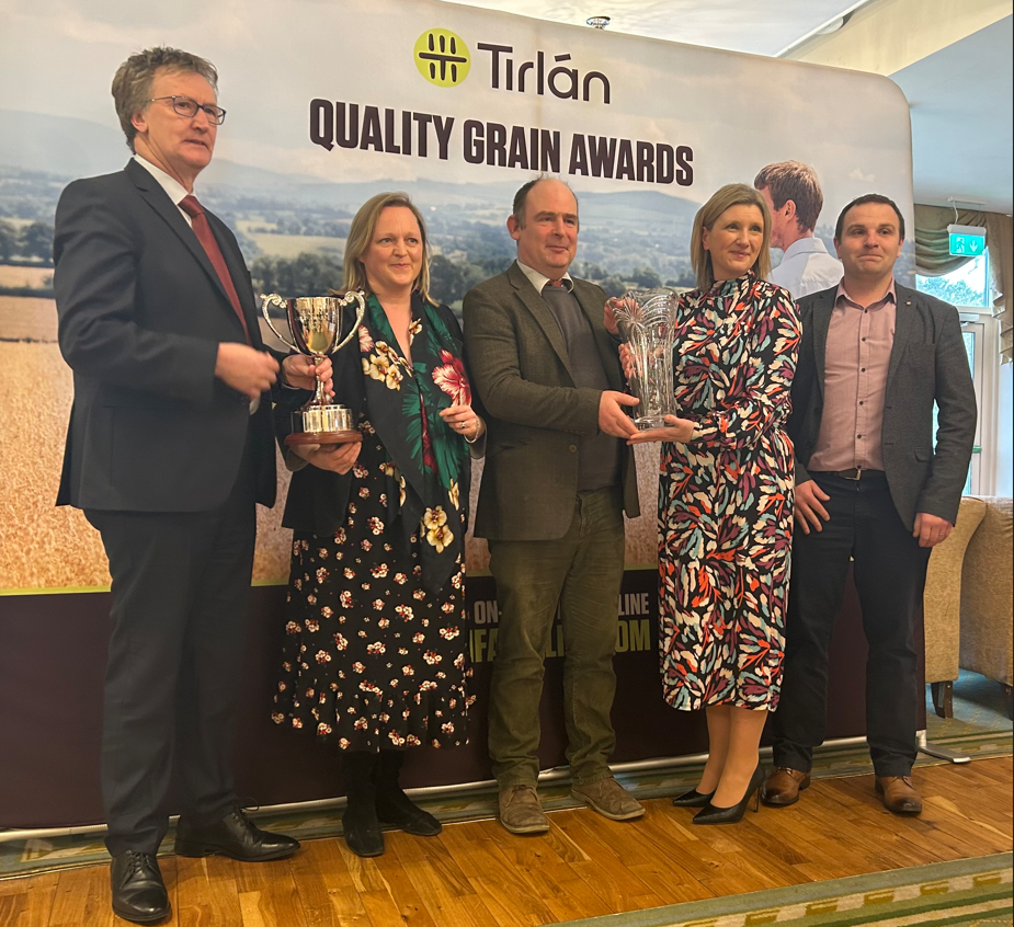 Tirlán chair, John Murphy with the 2022 overall winners Annabel and Thomas Butler with Aoife Murphy and James Hickey from Tirlán