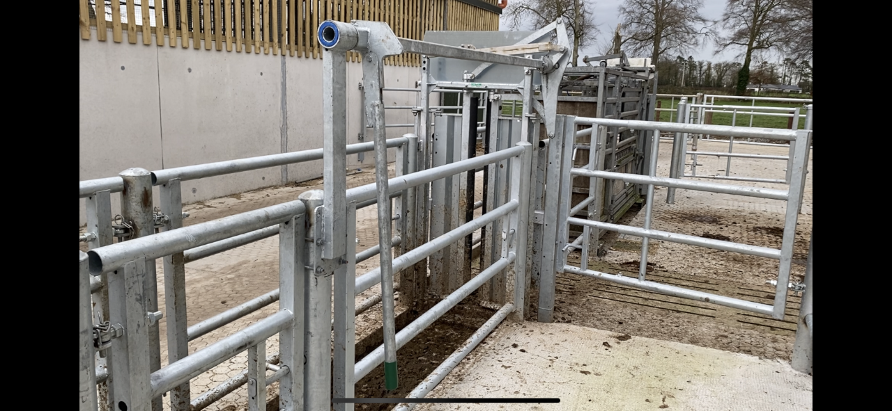Warrior Head Gate which can be operated using the handle from the walkway