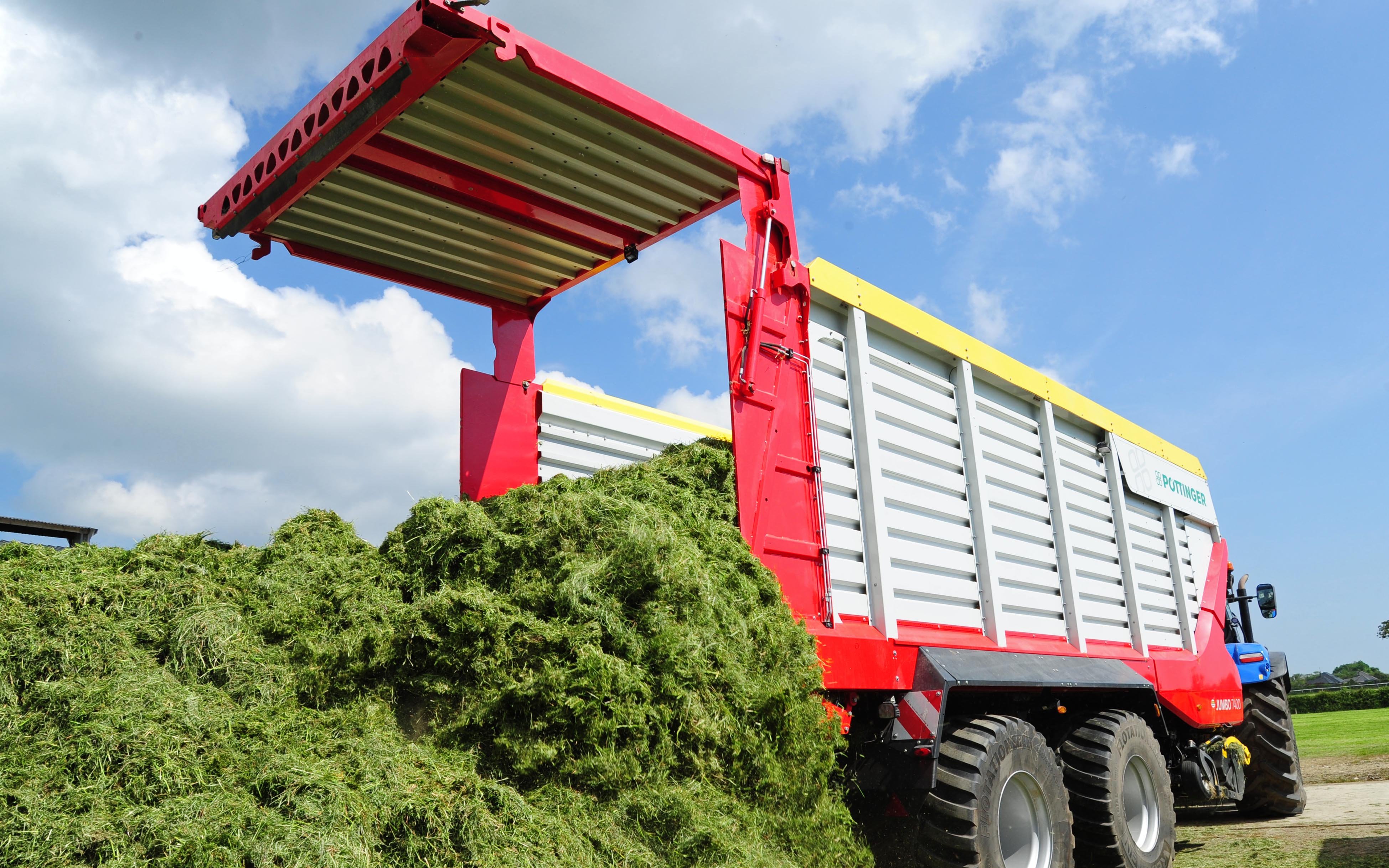 Unloading can be staggered so that wagons are not queuing at the clamp