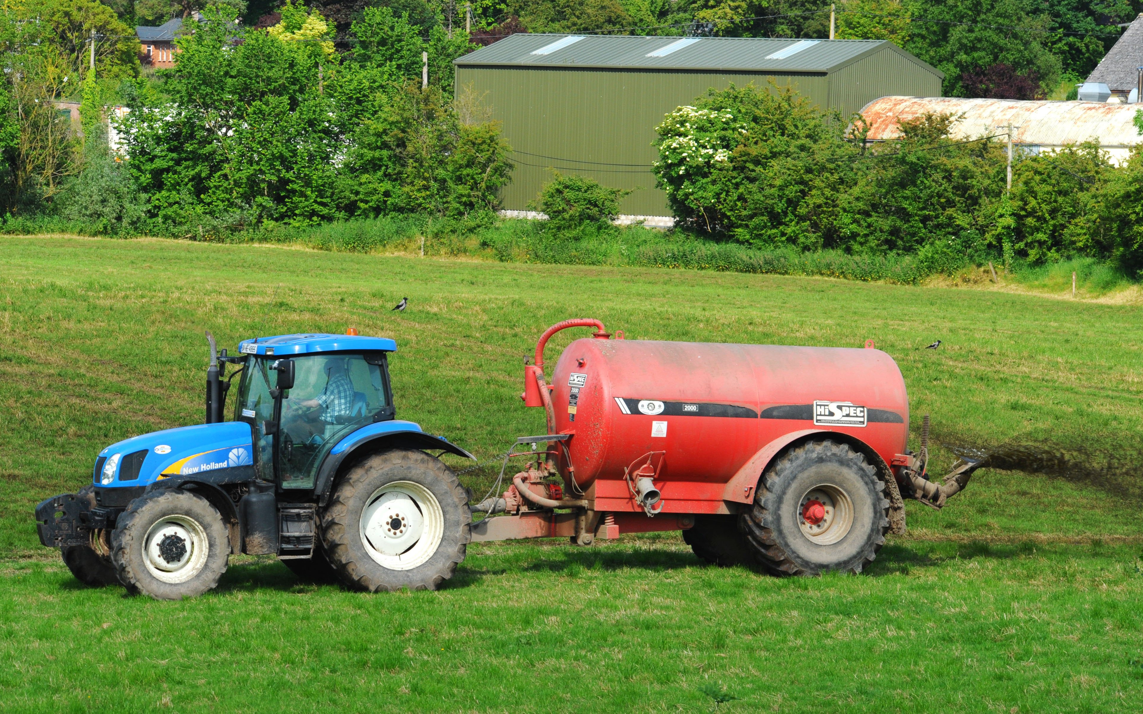 The splash plate plume encourages the loss of nitrogen from the slurry through the evaporation of ammonia