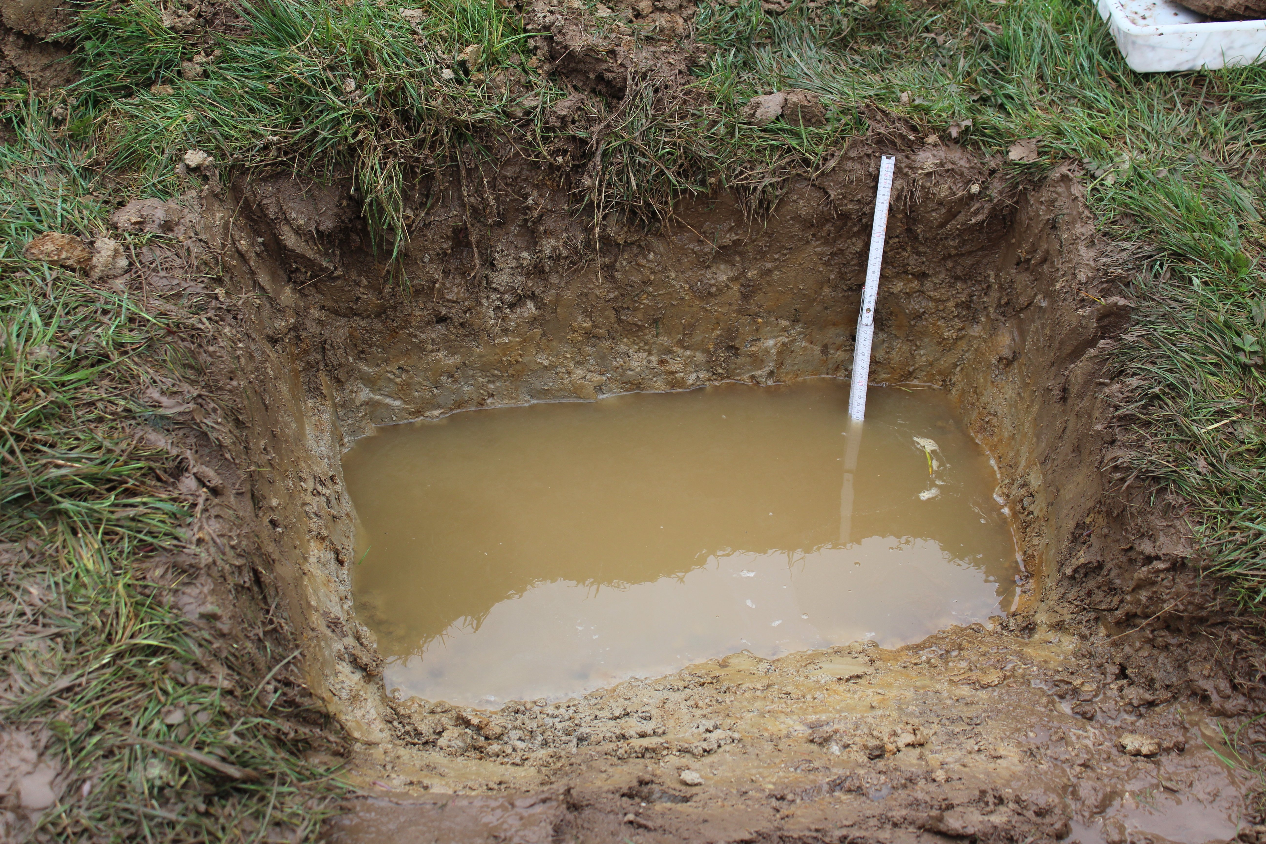 Digging a hole with a spade tells the real story of soil compaction