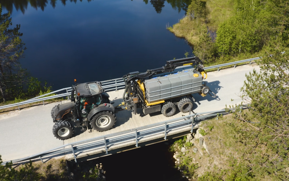 The Kesla fire-fighting trailer as supplied by Valtra Unlimited