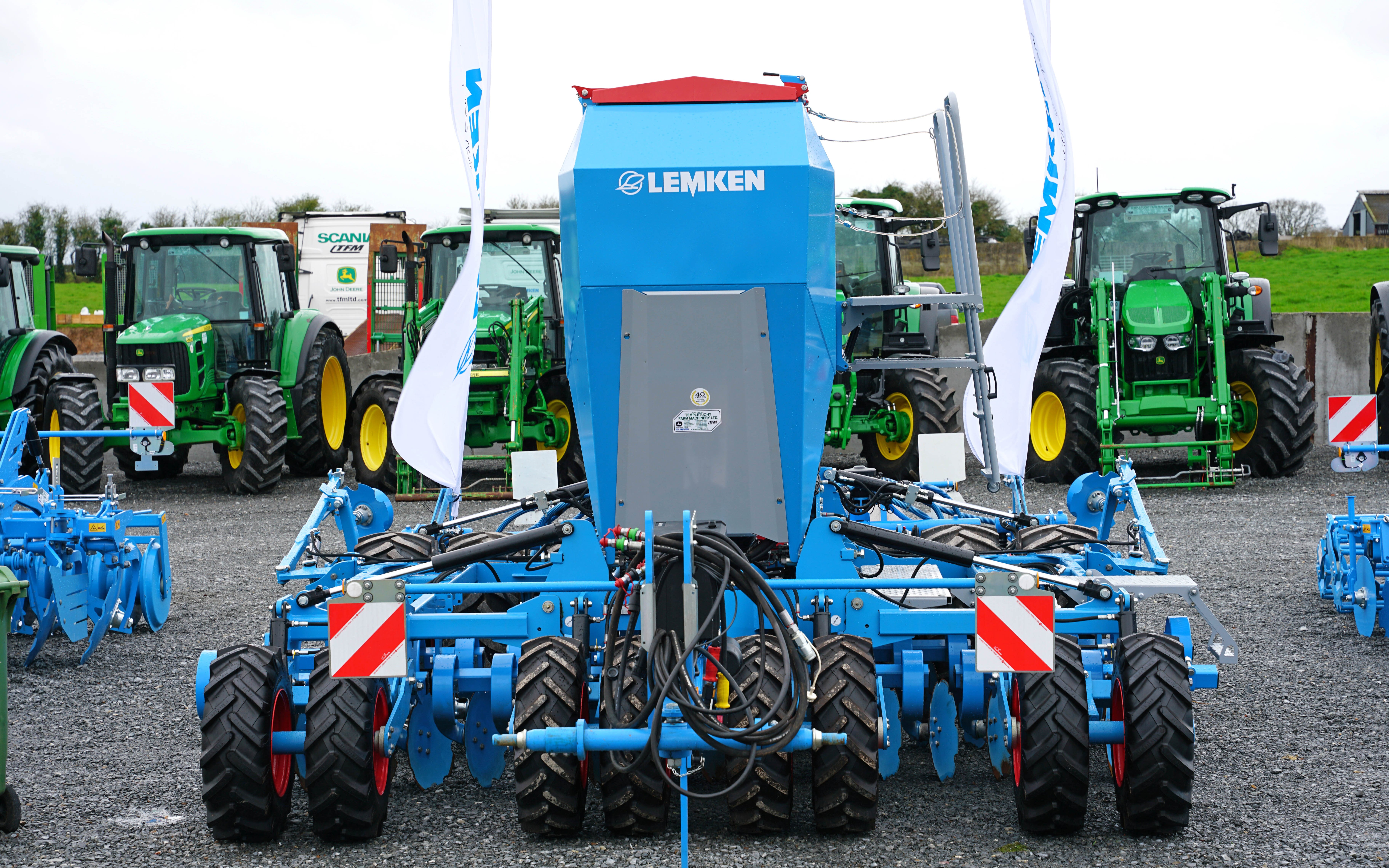The drill is presently available in 4m or 6m widths with a 5m version to become available as well