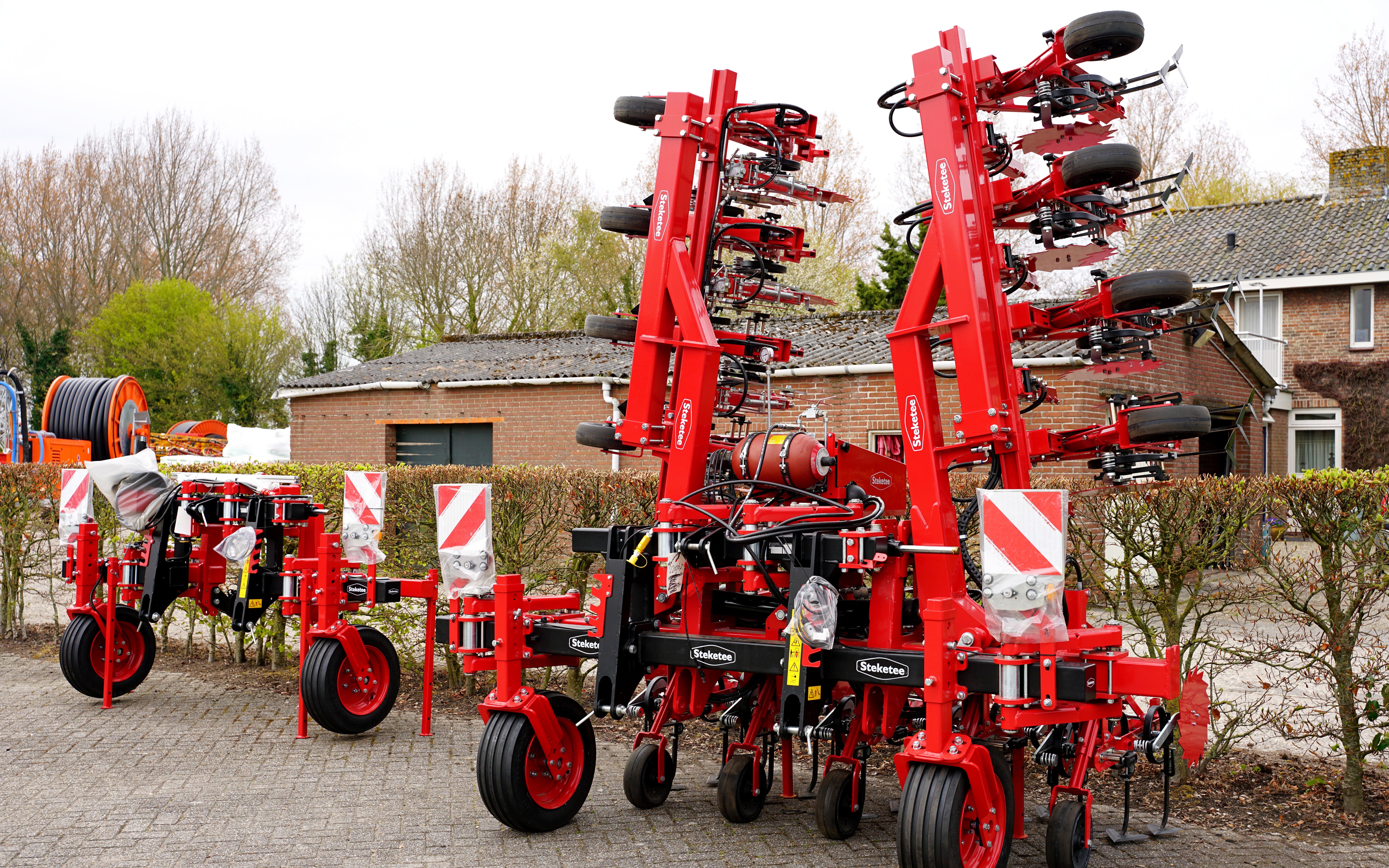 Refining and improving mechanical weed control is an expansion of Lemken's tillage focus