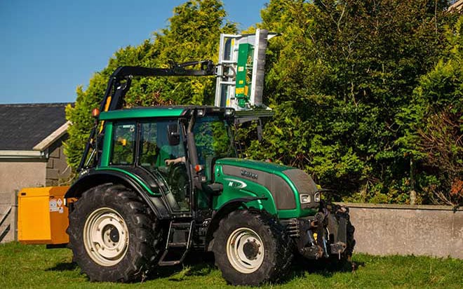 The Major hedge-trimmer is a topper designed for hedges and verges and will fit an excavator or tractor, in place of a standard flail head