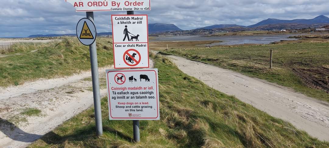 The county council erected signs to ensure that dogs were on leads. Source: Mary Doohan