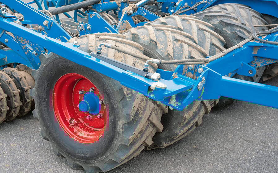 Offset tyre roller is also used to transport wheels with central tyres also lifting to ensure stability on the roads