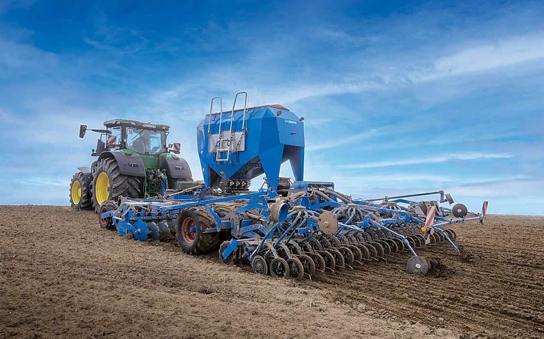 With a variety of tank sizes and working widths available, the Solitair DT is set to became a bestseller for Lemken