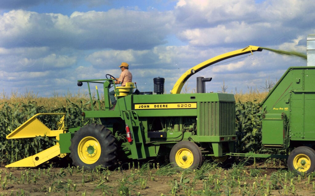 America was far more comfortable with big engines than European farmers, so 212hp would have been nothing exceptional at the time of the JD 5200