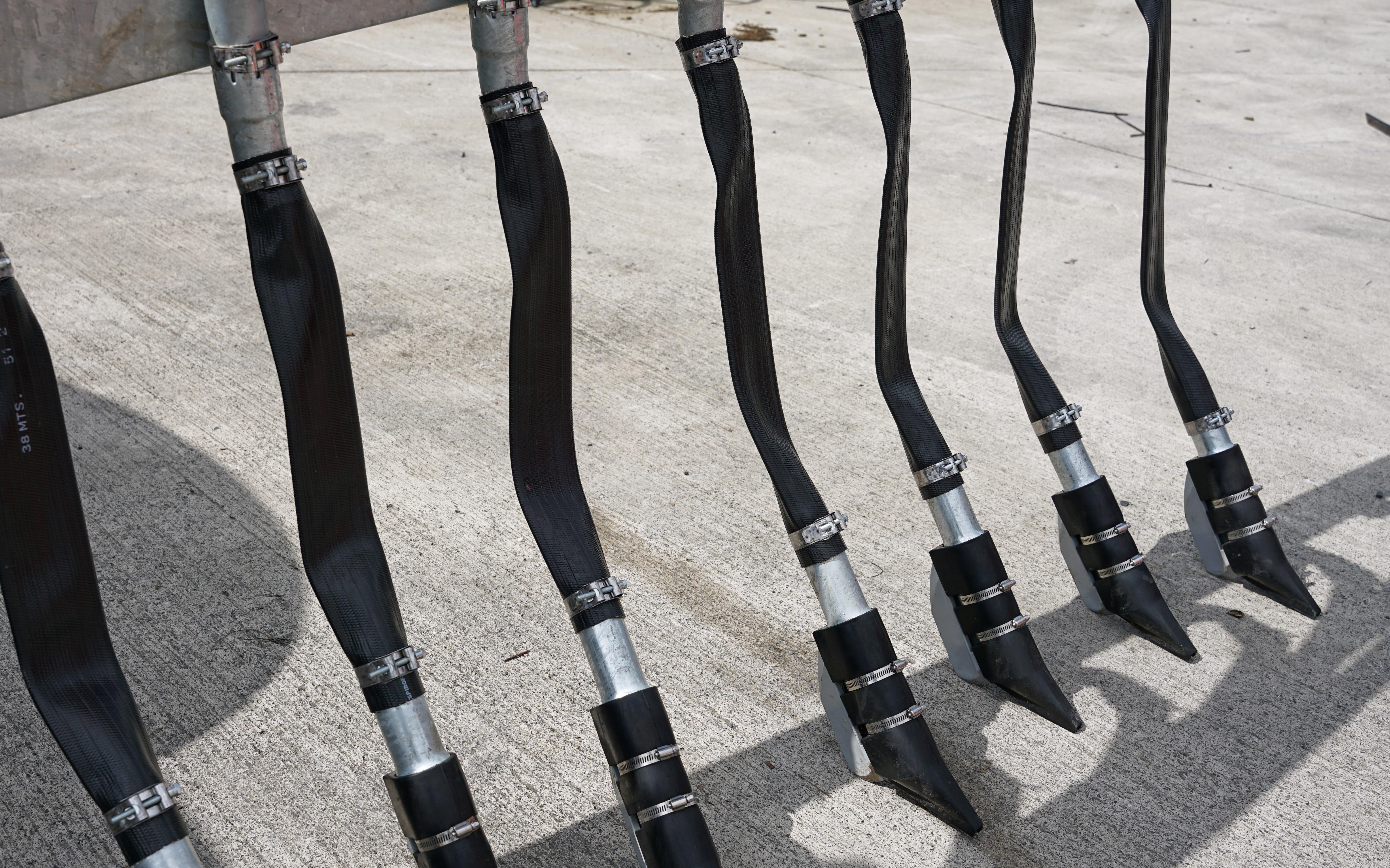 No modifications are required to the boom or tanker when fitting the the FlexiShoe applicators
