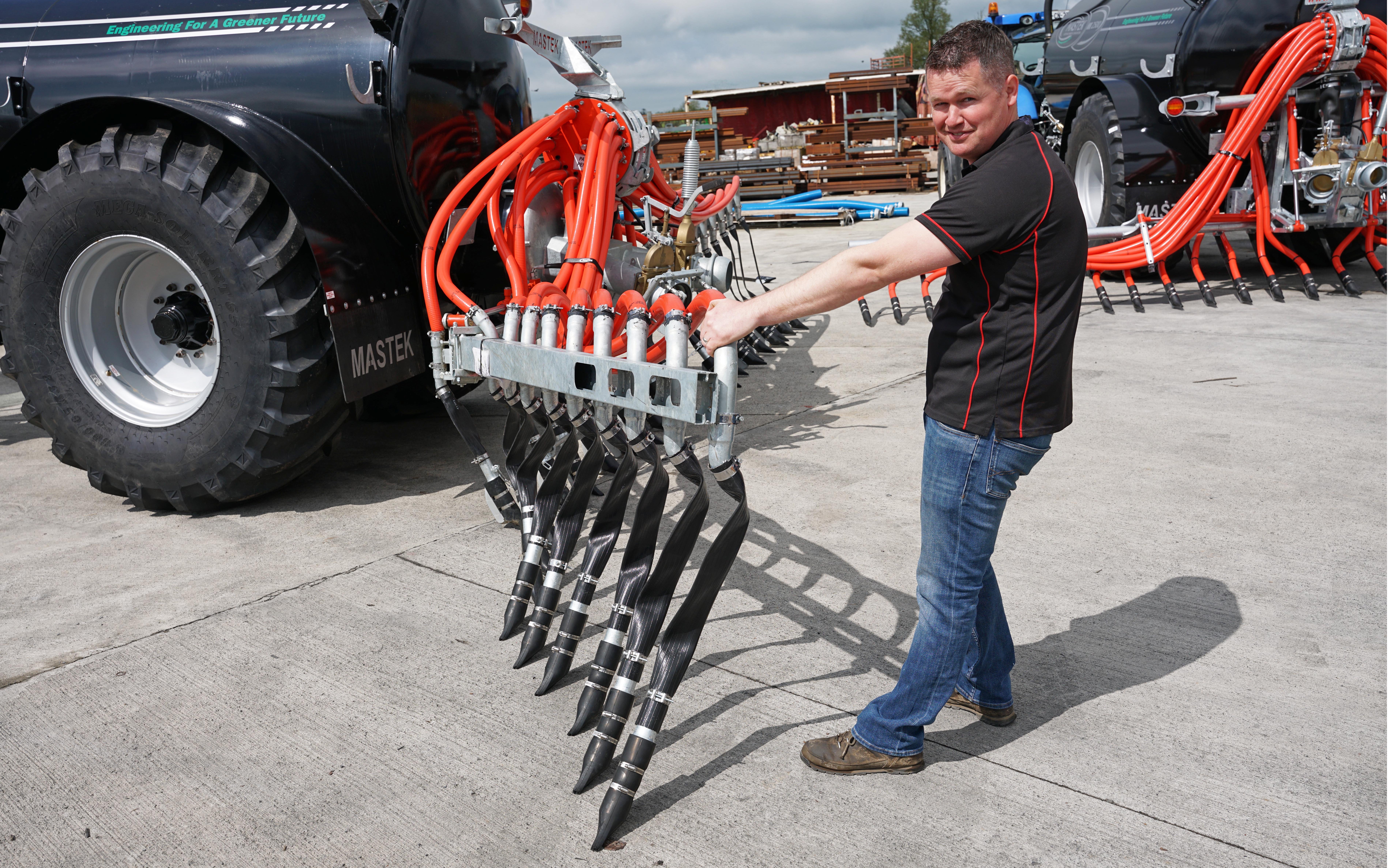 No damage can be caused to the boom by the trailing shoes when reversing, or if the boom encounters a fixed object as Noel Markey demonstrates