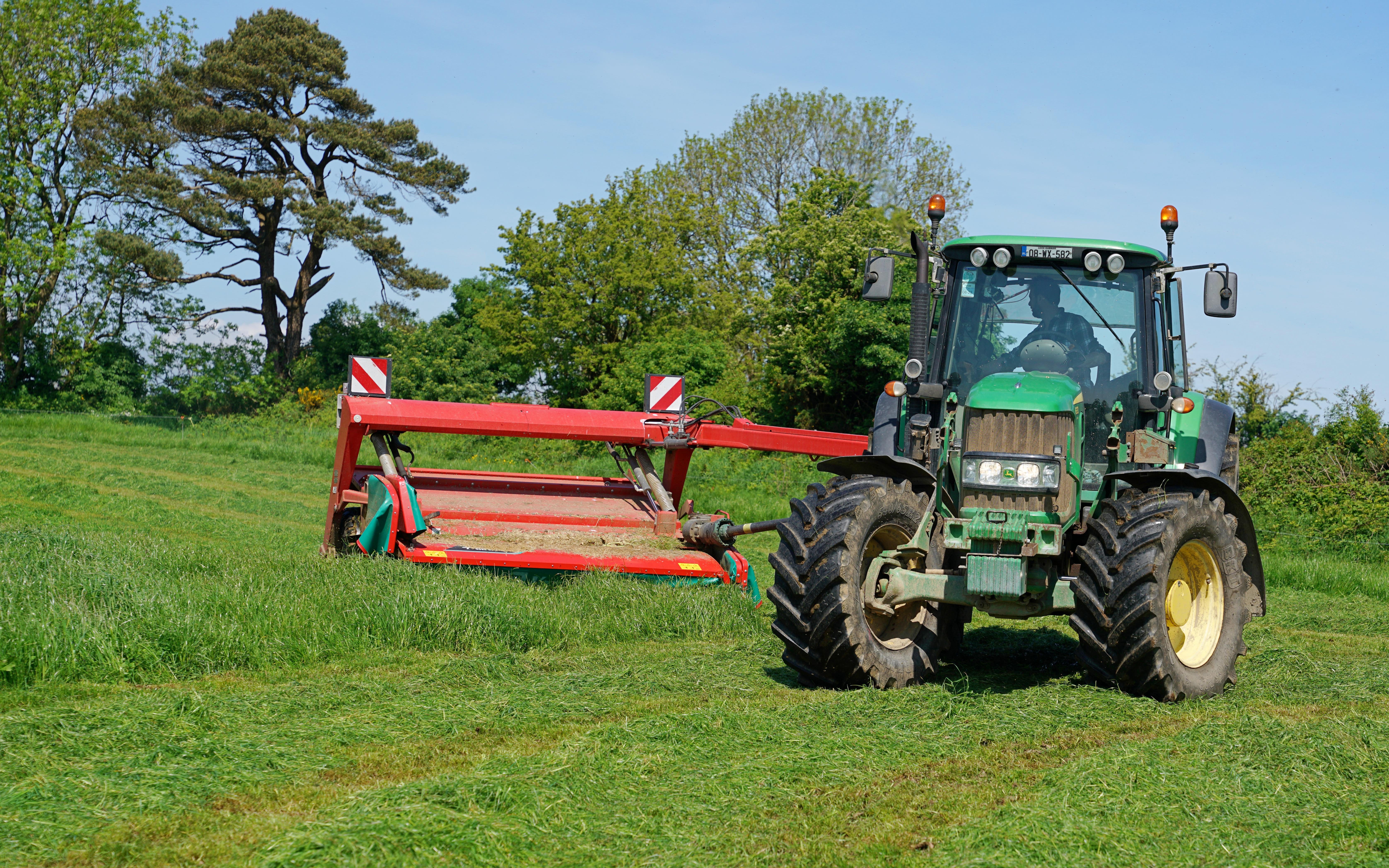 Probably the last season for the John Deere 6930 as Thomas is likely to replace it next year