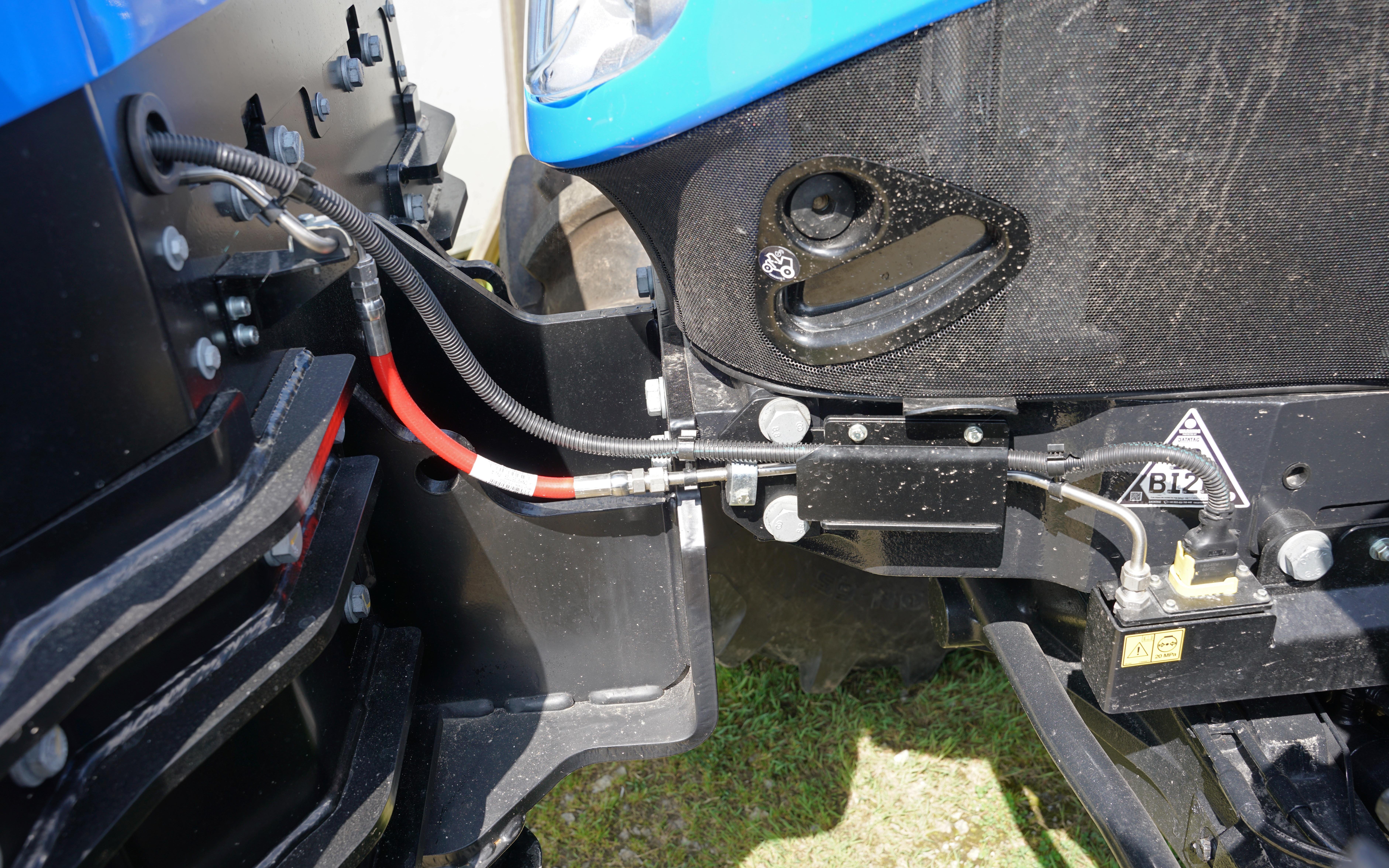 The range extender tank on the T7 may not be required due to the greater energy density of liquid methane, allowing the use of a front linkage