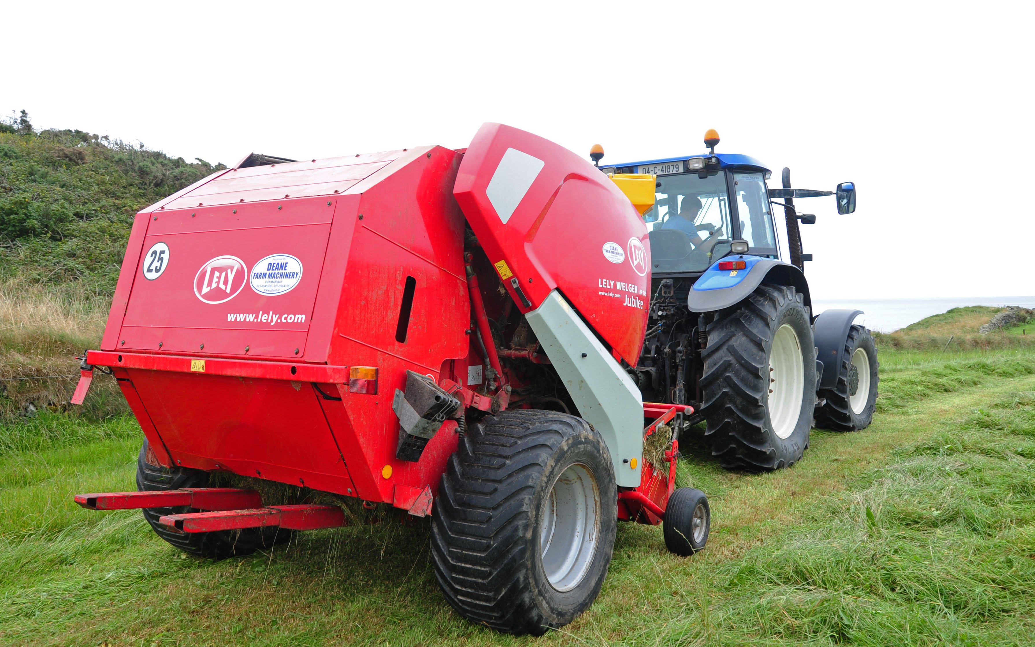 Silaging with a baler may not suit large dairies but it offers great flexibility for smaller farms