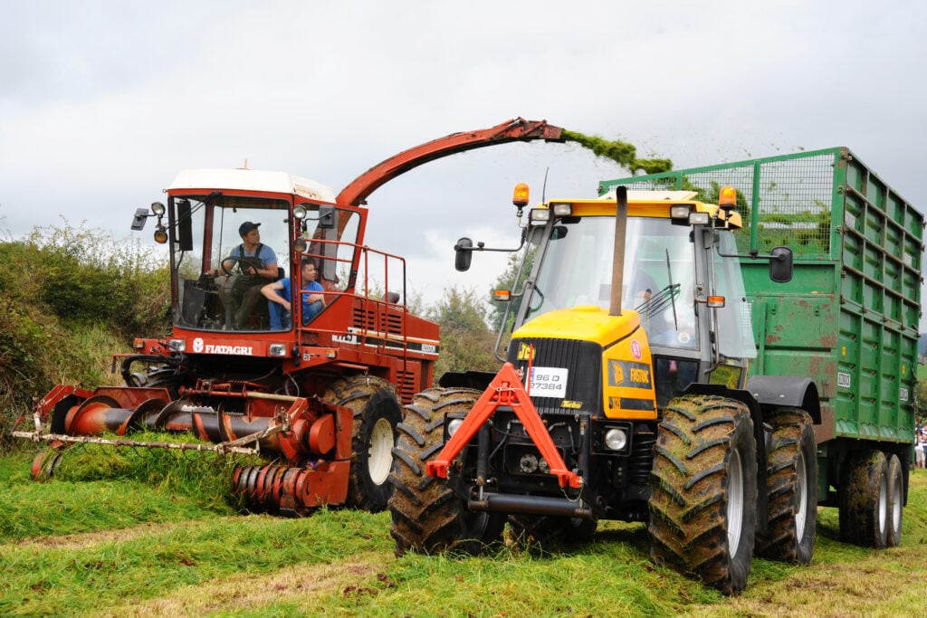 The Hesston/Fiatagri models rapidly became popular in Ireland and led the way in compressing the silage window